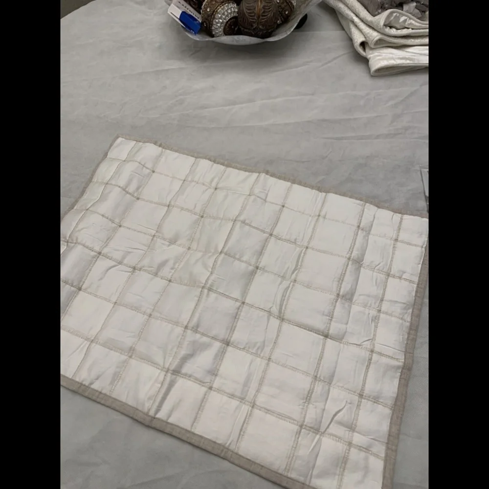 NIB Hotel‎ Collection Waffle Weave Quilted (1) Standard Sham Pillow